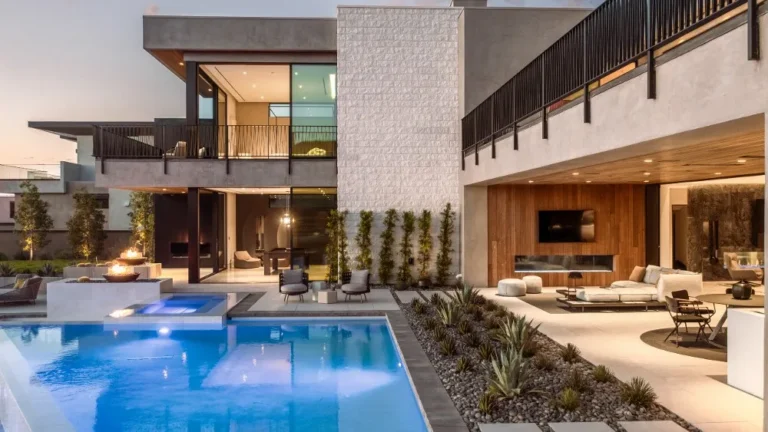 Smart Security mansions America: The Definitive Guide to Estate